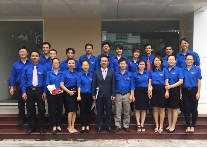 o đoàn mặc với chân váy 2